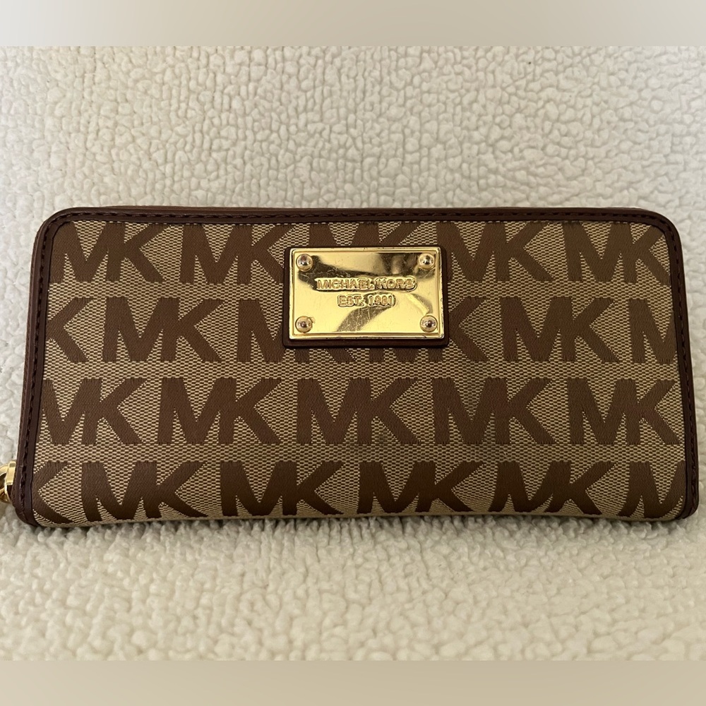 Michael Kors MK Logo Zipper Wallet